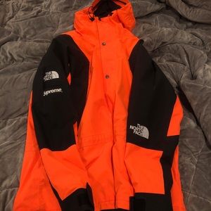 Supreme x The North Face mountain light jacket